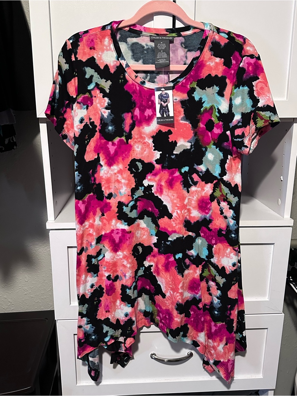 NWT Chelsea & Theodore Floral Shower Sharkbite Hem Top Size M